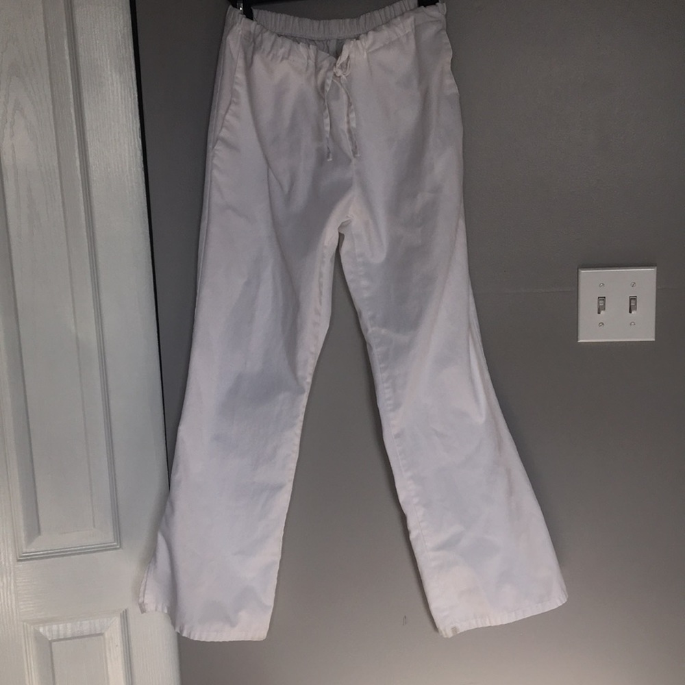 3/9 dollar sale. Cherokee women xs white scrubs